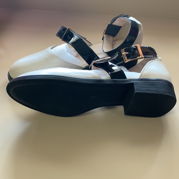 Nora Cora; Sz 10; Cream and black. - Picture 2 of 4